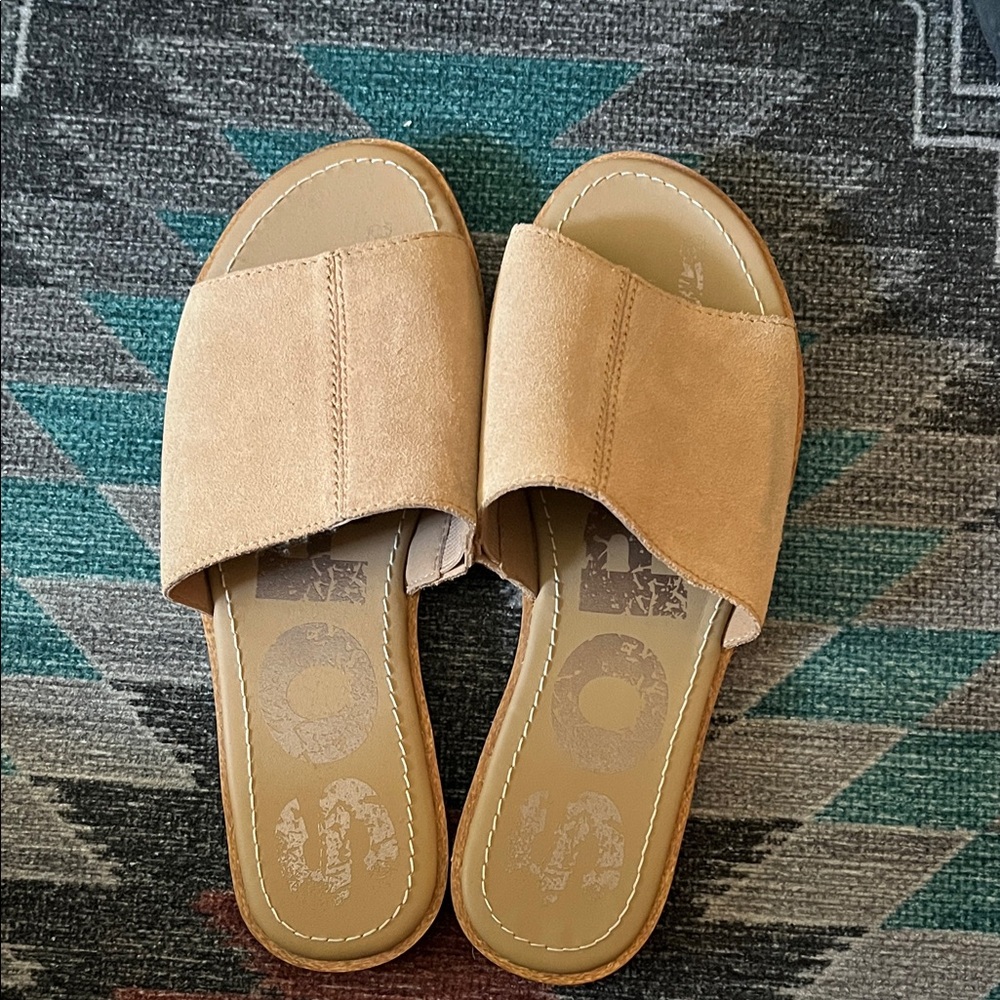 Sorel Women's Tan Slide Sandals